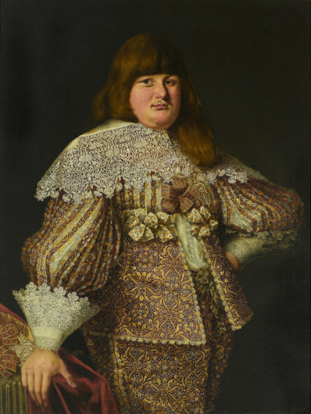 Portret stojącego, młodego, lekko pulchnego mężczyzny z długimi włosami i wąsikiem. Ubrany w strój historyczny: kaftan i spodnie z koronkowym kołnierzem i mankietami. Prawą rękę opiera na brzegu mebla i draperii, lewą rękę opiera na biodrze. Jest to portret Władysława Dominika Zasławskiego-Ostrogskiego.